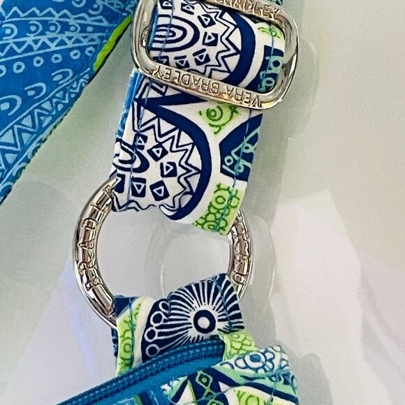 Vera Bradley Crossbody Bag - Doodle Daisy Retired Pattern - Blue Floral Quilted - Picture 3 of 12